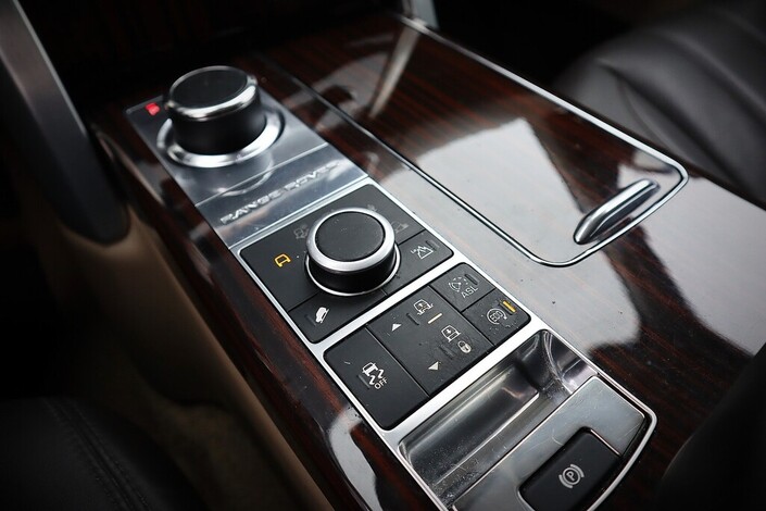 Land Rover Range Rover TDV6 Vogue, vm. 2013, 202 tkm (23 / 29)