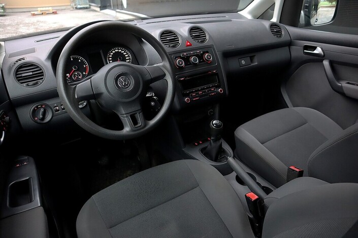 Volkswagen Caddy Maxi Trendline Family 1,6 TDI 75 kW BlueMotion Technology, vm. 2015, 331 tkm (9 / 14)