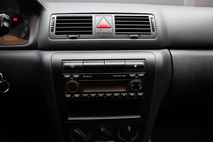 Skoda Octavia OCTAVIA Sedan (AA) 4ov 1390cm3, vm. 2007, 163 tkm (12 / 24)