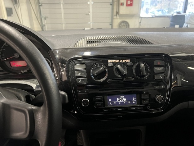 Volkswagen up! move up! 1,0 55 kW (75 hv) automatisoitu vaihteisto ASG 4-ovinen, vm. 2014, 136 tkm (9 / 20)
