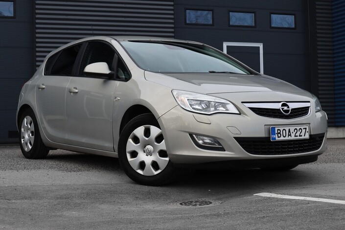 Opel Astra 5-ov Enjoy 1,4 Turbo Ecotec 103kW MT6, vm. 2010, 170 tkm (1 / 24)