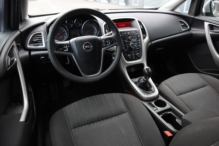 Opel Astra 5-ov Enjoy 1,4 Turbo Ecotec 103kW MT6, vm. 2010, 170 tkm (10 / 24)