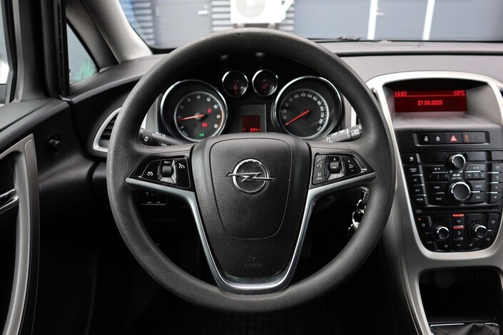 Opel Astra 5-ov Enjoy 1,4 Turbo Ecotec 103kW MT6, vm. 2010, 170 tkm (12 / 24)