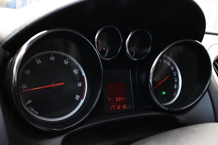 Opel Astra 5-ov Enjoy 1,4 Turbo Ecotec 103kW MT6, vm. 2010, 170 tkm (13 / 24)