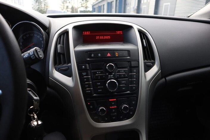 Opel Astra 5-ov Enjoy 1,4 Turbo Ecotec 103kW MT6, vm. 2010, 170 tkm (16 / 24)