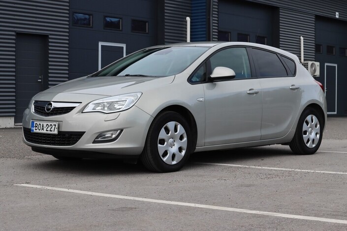 Opel Astra 5-ov Enjoy 1,4 Turbo Ecotec 103kW MT6, vm. 2010, 170 tkm (3 / 24)