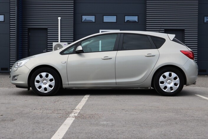 Opel Astra 5-ov Enjoy 1,4 Turbo Ecotec 103kW MT6, vm. 2010, 170 tkm (4 / 24)