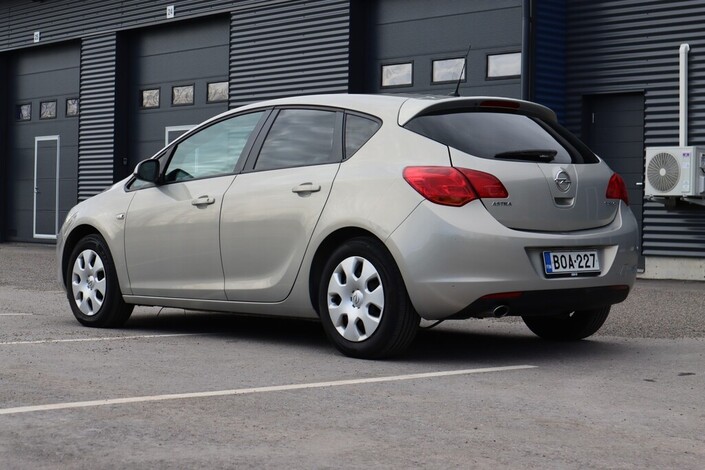 Opel Astra 5-ov Enjoy 1,4 Turbo Ecotec 103kW MT6, vm. 2010, 170 tkm (5 / 24)