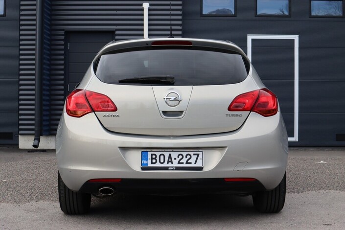 Opel Astra 5-ov Enjoy 1,4 Turbo Ecotec 103kW MT6, vm. 2010, 170 tkm (6 / 24)