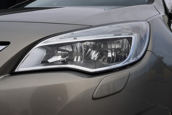 Opel Astra 5-ov Enjoy 1,4 Turbo Ecotec 103kW MT6, vm. 2010, 170 tkm (8 / 24)