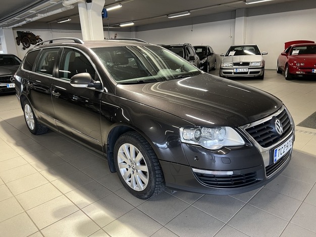 Volkswagen Passat Variant Comfortline 1,4 TSI 90 kW (122 hv) DSG-automaatti BlueMotion Technology, vm. 2010, 299 tkm (2 / 9)