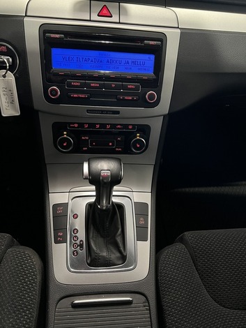 Volkswagen Passat Variant Comfortline 1,4 TSI 90 kW (122 hv) DSG-automaatti BlueMotion Technology, vm. 2010, 299 tkm (8 / 9)