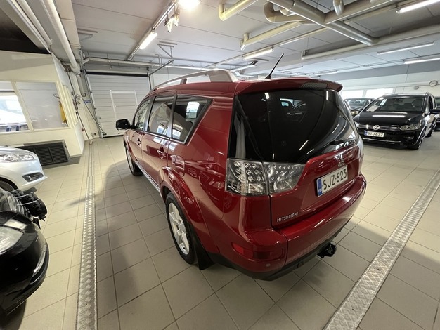 Mitsubishi Outlander 2,0 DID Intense+ Limited Business, vm. 2009, 351 tkm (5 / 18)