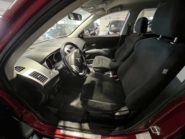 Mitsubishi Outlander 2,0 DID Intense+ Limited Business, vm. 2009, 351 tkm (6 / 18)