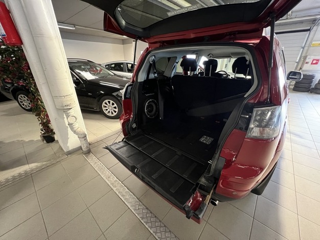 Mitsubishi Outlander 2,0 DID Intense+ Limited Business, vm. 2009, 351 tkm (9 / 18)