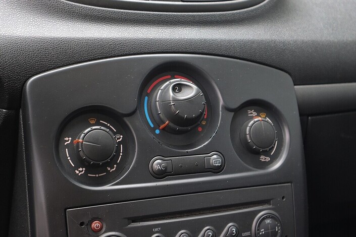 Renault Clio III Authentique 1,2 16v 3ov, vm. 2009, 242 tkm (13 / 15)