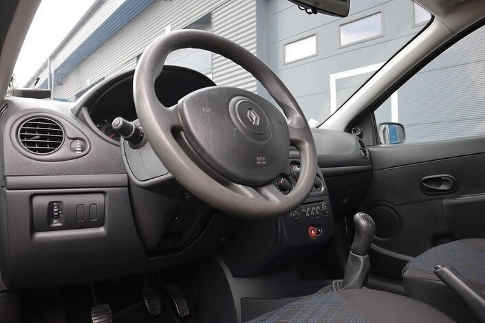 Renault Clio III Authentique 1,2 16v 3ov, vm. 2009, 242 tkm (9 / 15)