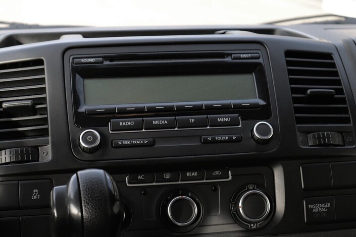 Volkswagen Caravelle Comfortline 2,0 TDI 132 kW 4Motion DSG pakettiauto, vm. 2011, 238 tkm (12 / 21)
