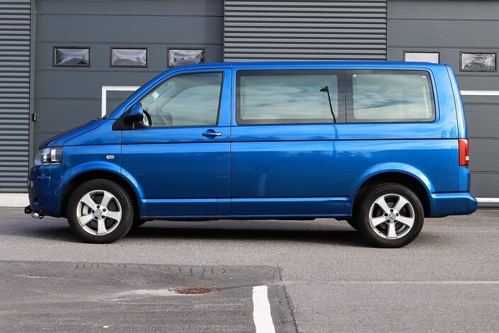 Volkswagen Caravelle Comfortline 2,0 TDI 132 kW 4Motion DSG pakettiauto, vm. 2011, 238 tkm (4 / 21)