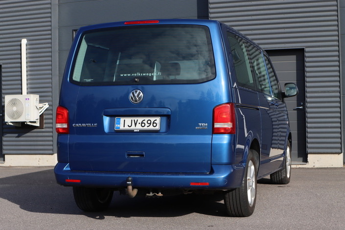 Volkswagen Caravelle Comfortline 2,0 TDI 132 kW 4Motion DSG pakettiauto, vm. 2011, 238 tkm (6 / 21)
