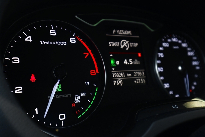 Audi A3 Sportback g-tron Business 1,4 TFSI CNG 81 kW S tronic, vm. 2015, 189 tkm (17 / 25)