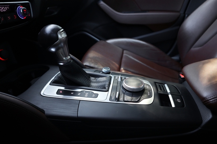Audi A3 Sportback g-tron Business 1,4 TFSI CNG 81 kW S tronic, vm. 2015, 189 tkm (19 / 25)
