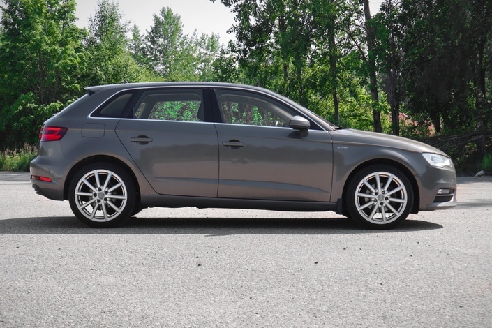 Audi A3 Sportback g-tron Business 1,4 TFSI CNG 81 kW S tronic, vm. 2015, 189 tkm (4 / 25)