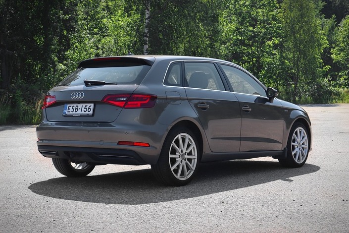 Audi A3 Sportback g-tron Business 1,4 TFSI CNG 81 kW S tronic, vm. 2015, 189 tkm (5 / 25)