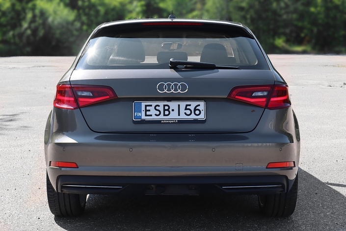 Audi A3 Sportback g-tron Business 1,4 TFSI CNG 81 kW S tronic, vm. 2015, 189 tkm (6 / 25)