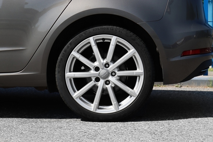 Audi A3 Sportback g-tron Business 1,4 TFSI CNG 81 kW S tronic, vm. 2015, 189 tkm (9 / 25)