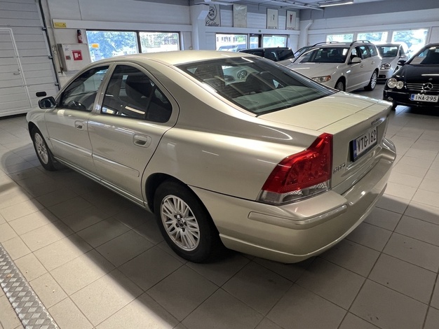 Volvo S60 2,4 170hv Momentum BUSINESS, vm. 2005, 420 tkm (5 / 12)