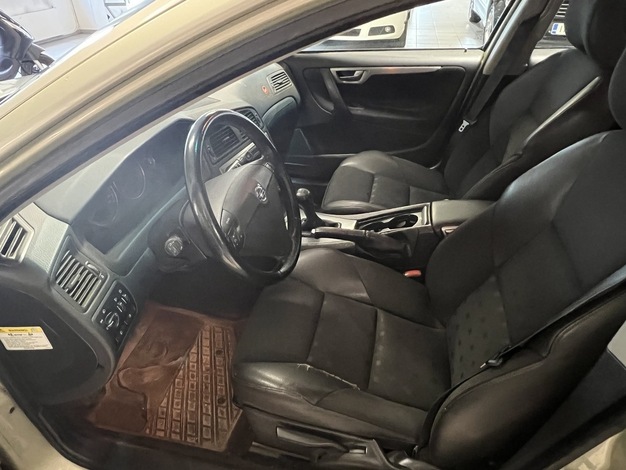 Volvo S60 2,4 170hv Momentum BUSINESS, vm. 2005, 420 tkm (6 / 12)