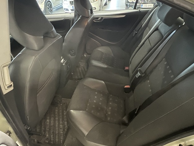 Volvo S60 2,4 170hv Momentum BUSINESS, vm. 2005, 420 tkm (7 / 12)