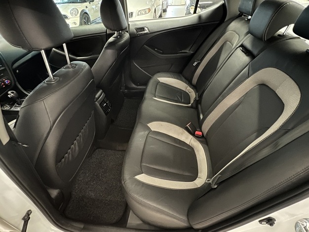 Kia Optima 2,0 EX A/T, vm. 2013, 237 tkm (7 / 9)