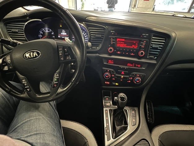 Kia Optima 2,0 EX A/T, vm. 2013, 237 tkm (8 / 9)
