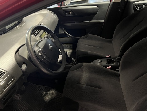 Citroen C4 VTi 120 Edition, vm. 2010, 136 tkm (7 / 13)
