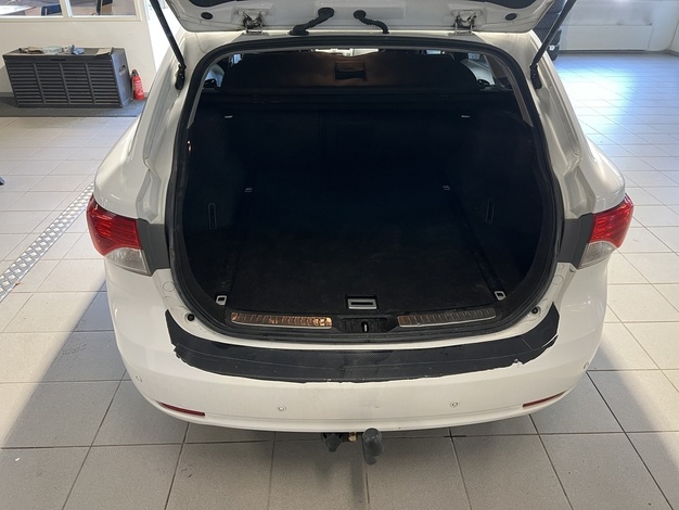 Toyota Avensis 2,0 D-4D DPF Active Wagon, vm. 2014, 262 tkm (10 / 10)