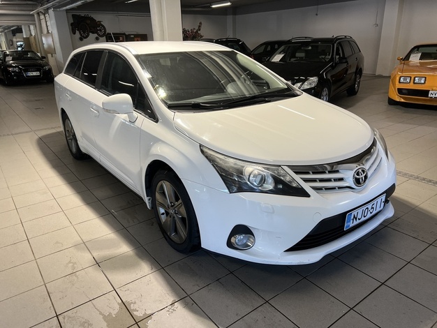 Toyota Avensis 2,0 D-4D DPF Active Wagon, vm. 2014, 262 tkm (2 / 10)
