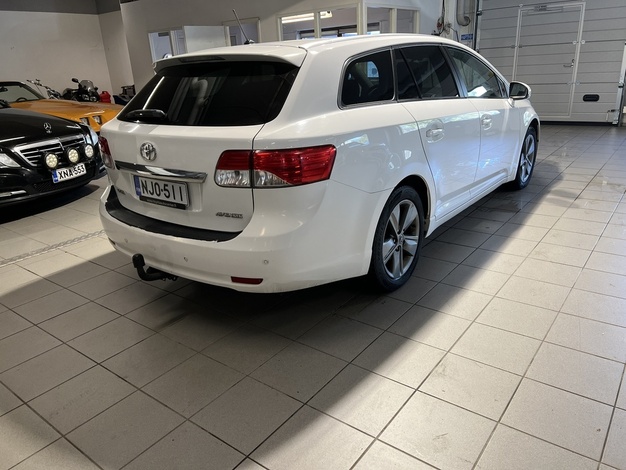 Toyota Avensis 2,0 D-4D DPF Active Wagon, vm. 2014, 262 tkm (4 / 10)