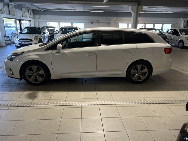 Toyota Avensis 2,0 D-4D DPF Active Wagon, vm. 2014, 262 tkm (6 / 10)