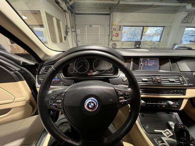 BMW 518 F10 Sedan 518d TwinPower Turbo A Business Automatic, vm. 2014, 240 tkm (9 / 11)