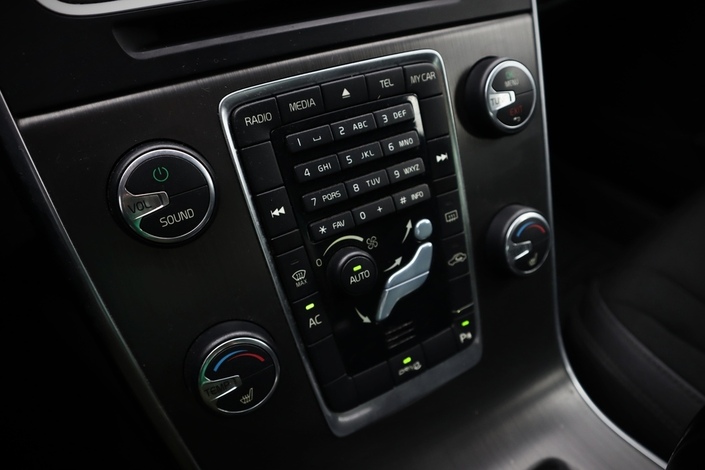 Volvo V60 1,6D DRIVe Momentum, vm. 2011, 299 tkm (14 / 22)