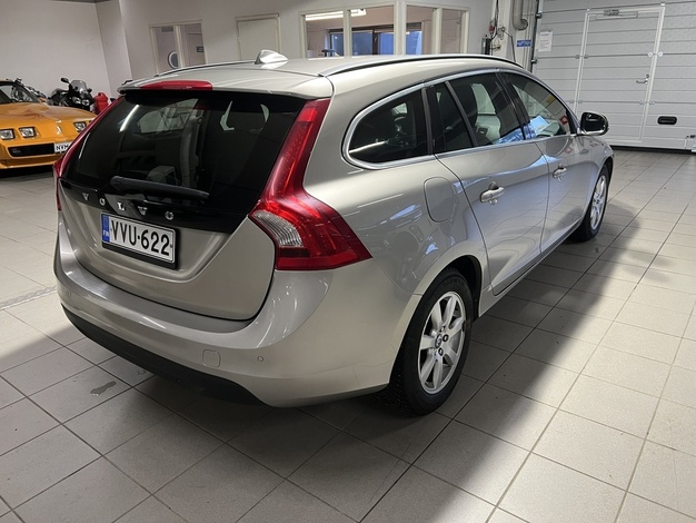 Volvo V60 1,6D DRIVe Momentum, vm. 2011, 299 tkm (4 / 12)