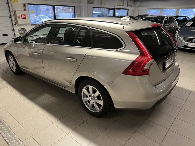 Volvo V60 1,6D DRIVe Momentum, vm. 2011, 299 tkm (5 / 12)