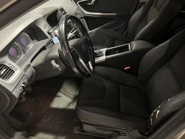 Volvo V60 1,6D DRIVe Momentum, vm. 2011, 299 tkm (7 / 12)