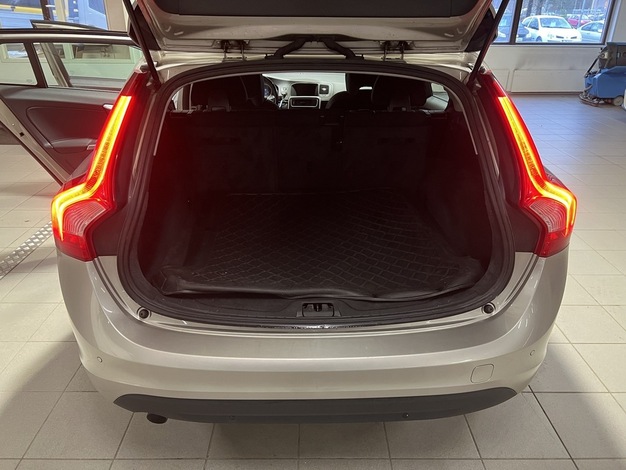 Volvo V60 1,6D DRIVe Momentum, vm. 2011, 299 tkm (9 / 12)