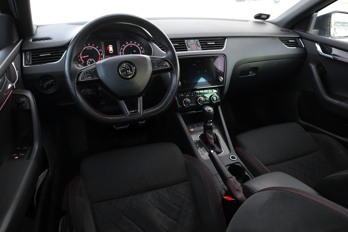 Skoda Octavia Combi 2,0 TDI 184 4x4 RS DSG Autom., vm. 2018, 385 tkm (14 / 26)