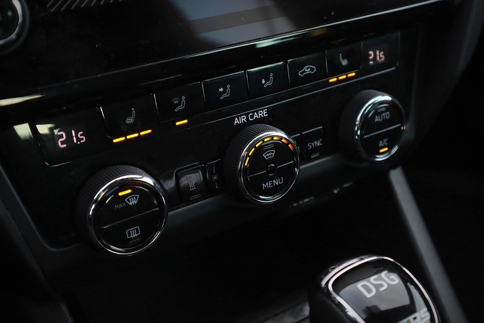 Skoda Octavia Combi 2,0 TDI 184 4x4 RS DSG Autom., vm. 2018, 385 tkm (16 / 26)