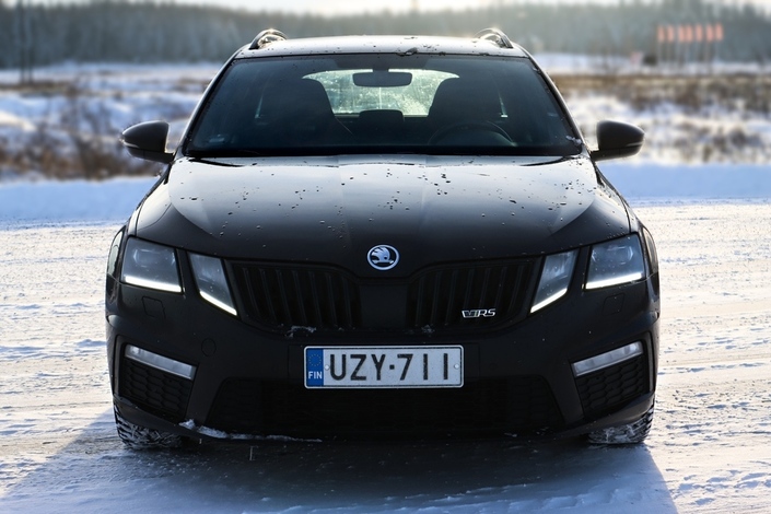 Skoda Octavia Combi 2,0 TDI 184 4x4 RS DSG Autom., vm. 2018, 385 tkm (2 / 9)
