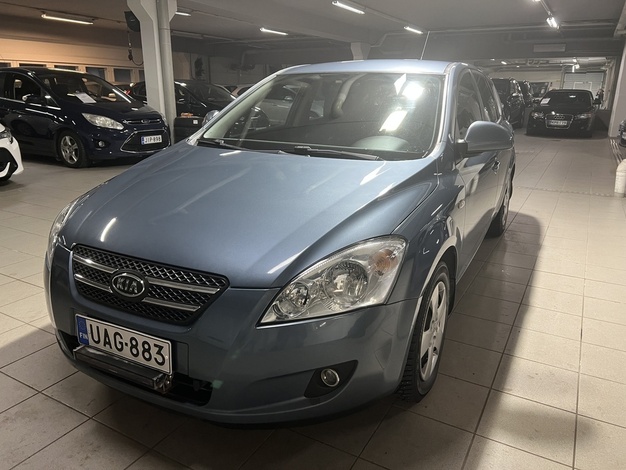 Kia cee'd 1,6 CRDi 84 kW EX HB 5D, vm. 2009, 282 tkm (1 / 8)